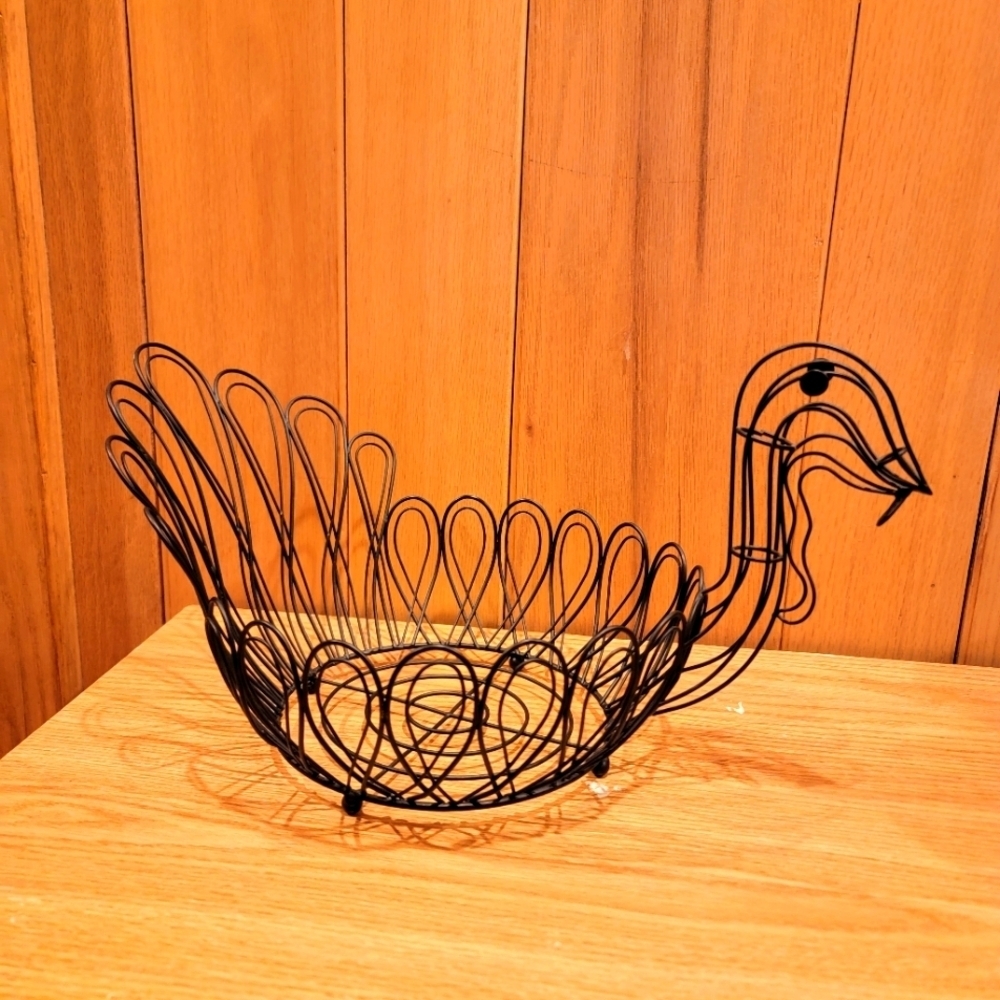 Vintage Large Metal Wire Basket Turkey Fruit Bread Bowl Thanksgiving Table